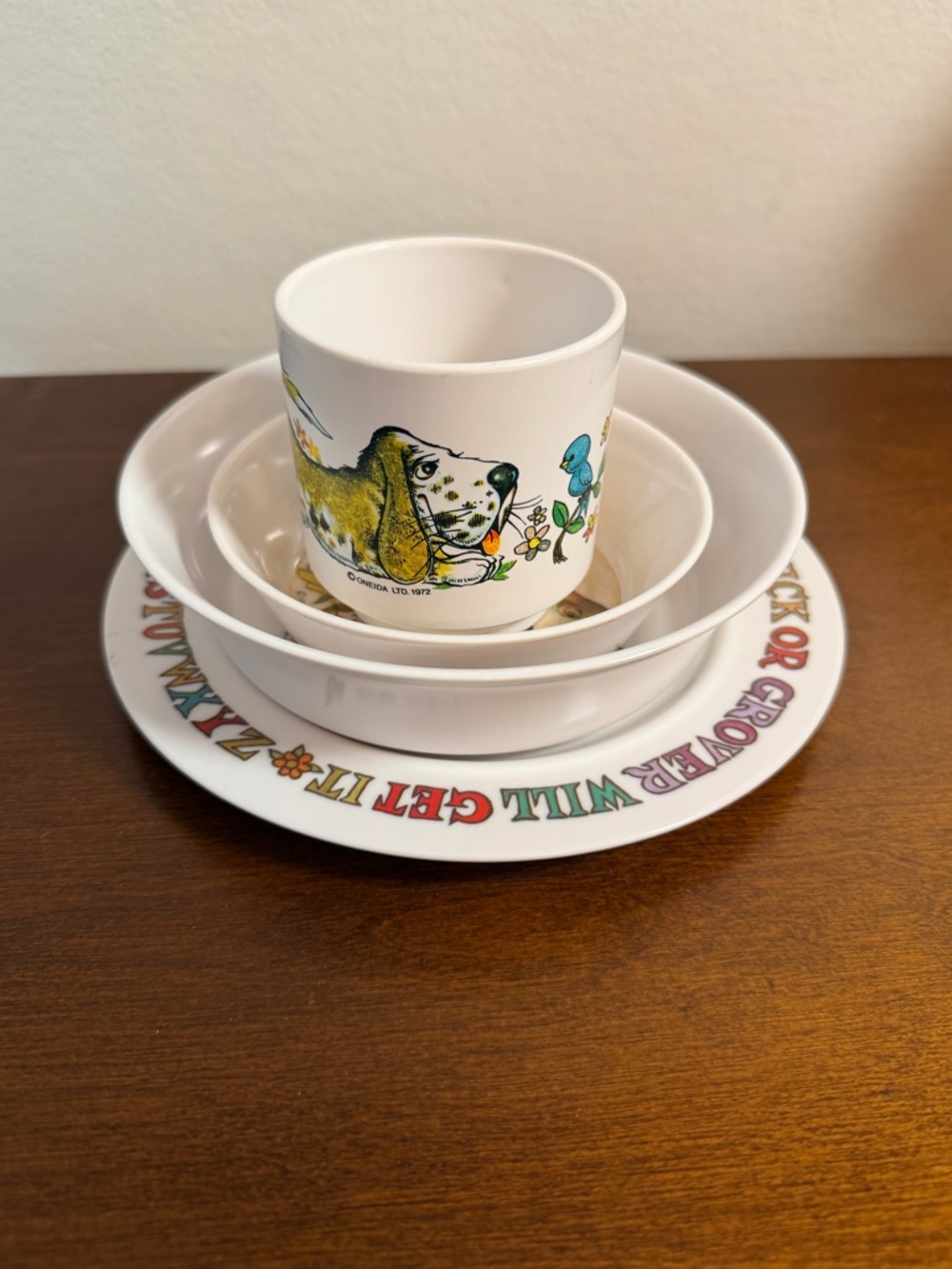 Vintage 1972 Oneida Growerware Basset Hound Children’s Melamine Dinner Set 4 Pc